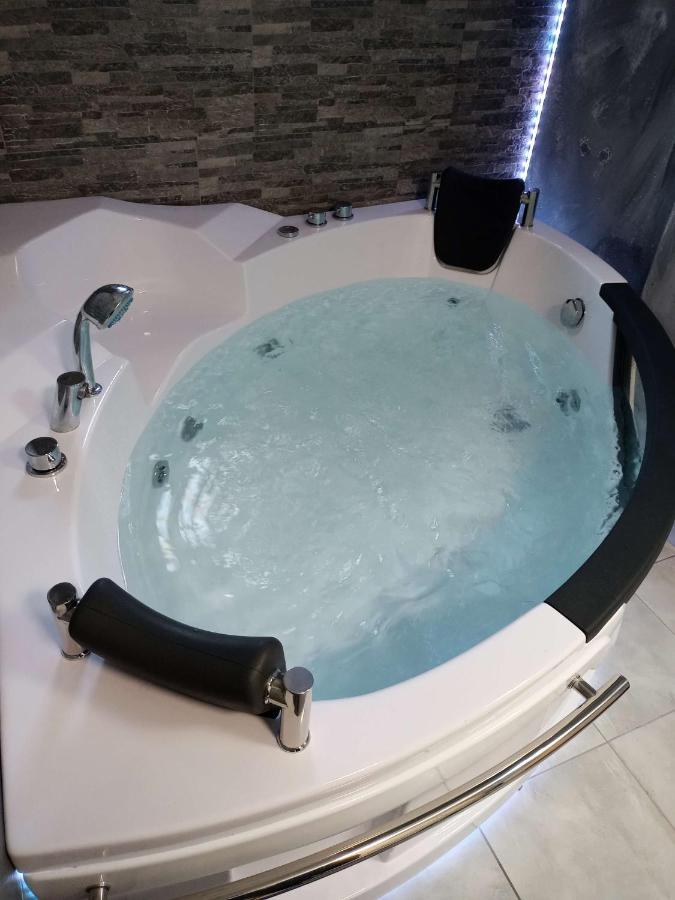 Honey Apartment Lendava Ngoại thất bức ảnh