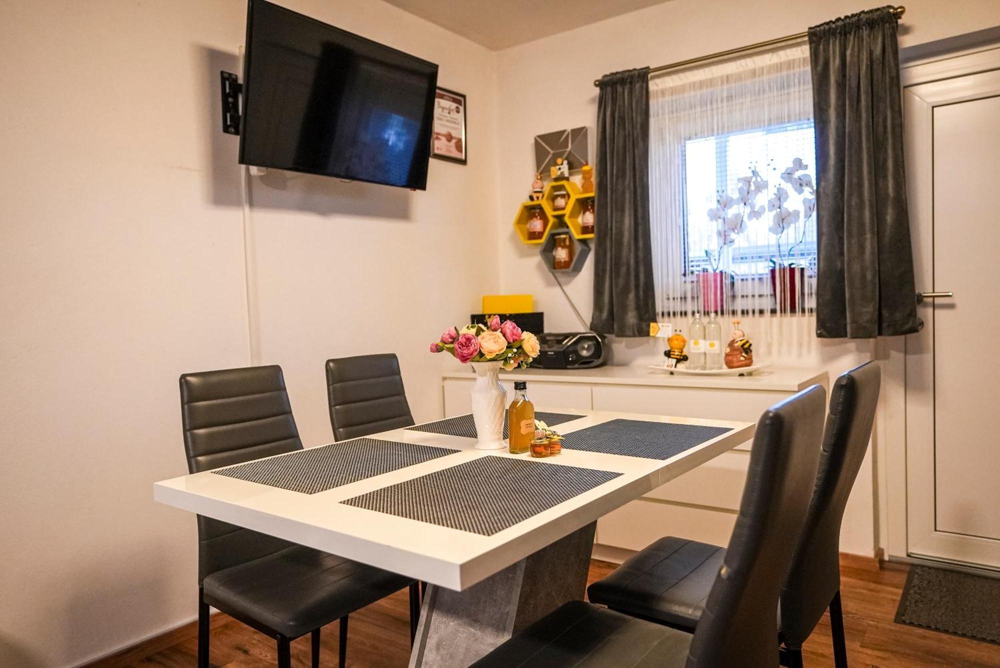Honey Apartment Lendava Ngoại thất bức ảnh